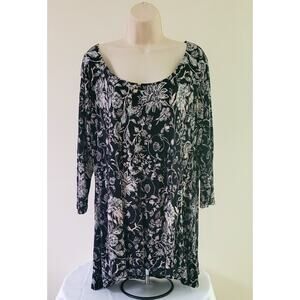 ROSE+OLIVE Black/White/Lt Blue Floral print V-neck Long Sleeve Knit Top -- Sz 2X